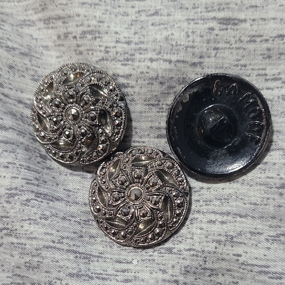 Vintage La Mode Glass Buttons Set Of 3